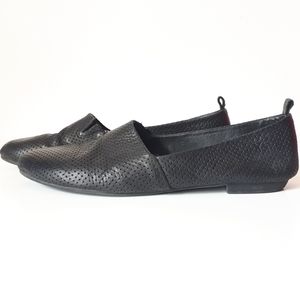 Hibou Leather Perforated High Cut Round Flat Shoe
